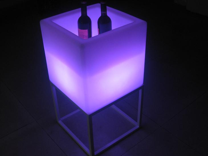 Waterproof-rechargeable-square-led-ice-cooler-with-steel-stand